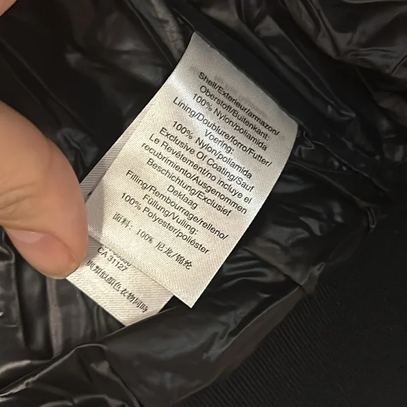 NWOT. Woman’s DKNY Jeans black cropped puffer jacket. Size S. - Picture 4 of 6